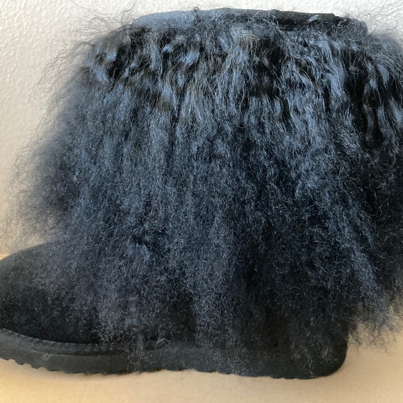 UGG CLASSIC SHORT MONGOLIAN CUFF FUR SHEEPSKIN BOOTS BLACK SIZE 8 - Picture 10 of 16